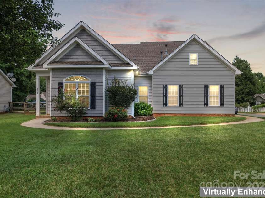 219 Mccord Street, Charlotte, NC 28216.  MLS# CAR4270522, YatesRealty ID 22330. 