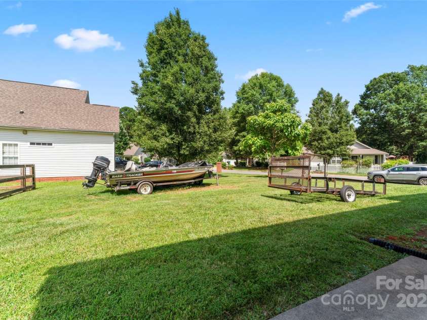 219 Mccord Street, Charlotte, NC 28216.  MLS# CAR4270522, YatesRealty ID 22330. 