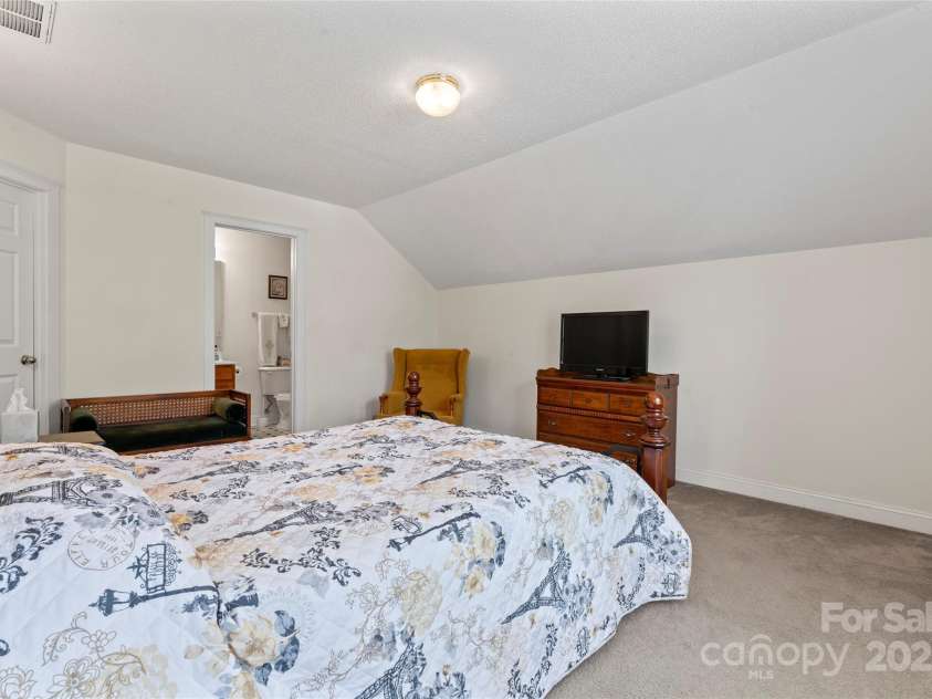 219 Mccord Street, Charlotte, NC 28216.  MLS# CAR4270522, YatesRealty ID 22330. 