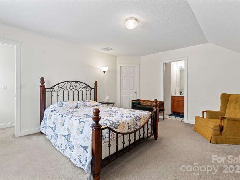 219 Mccord Street, Charlotte, NC 28216.  MLS# CAR4270522, YatesRealty ID 22330. 