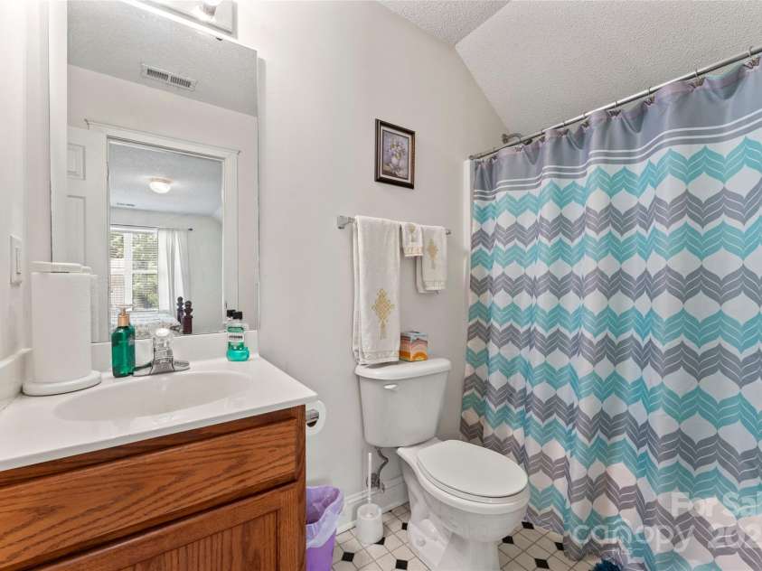 219 Mccord Street, Charlotte, NC 28216.  MLS# CAR4270522, YatesRealty ID 22330. 