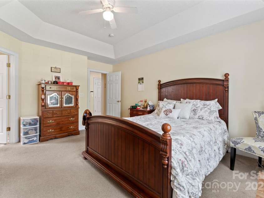 219 Mccord Street, Charlotte, NC 28216.  MLS# CAR4270522, YatesRealty ID 22330. 