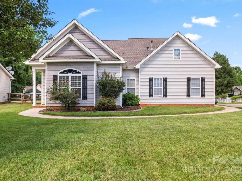 219 Mccord Street, Charlotte, NC 28216.  MLS# CAR4270522, YatesRealty ID 22330. 