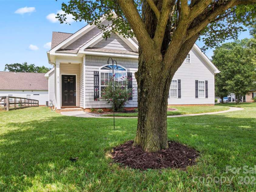 219 Mccord Street, Charlotte, NC 28216.  MLS# CAR4270522, YatesRealty ID 22330. 
