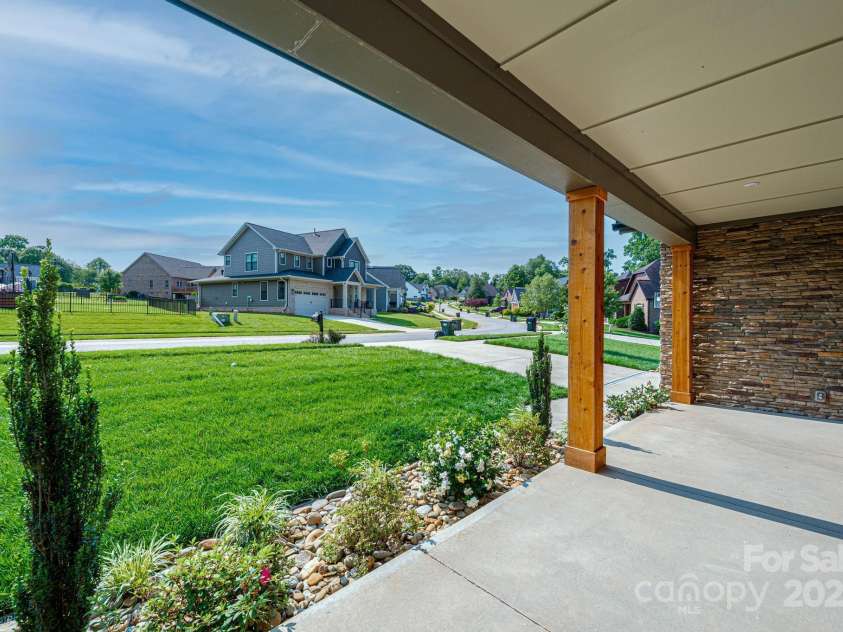 3741 9th Street Court, Hickory, NC 28601.  MLS# CAR4269157, YatesRealty ID 22331. 