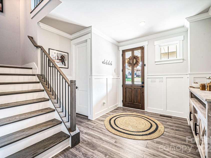 3741 9th Street Court, Hickory, NC 28601.  MLS# CAR4269157, YatesRealty ID 22331. 