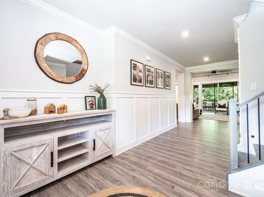 3741 9th Street Court, Hickory, NC 28601.  MLS# CAR4269157, YatesRealty ID 22331. 