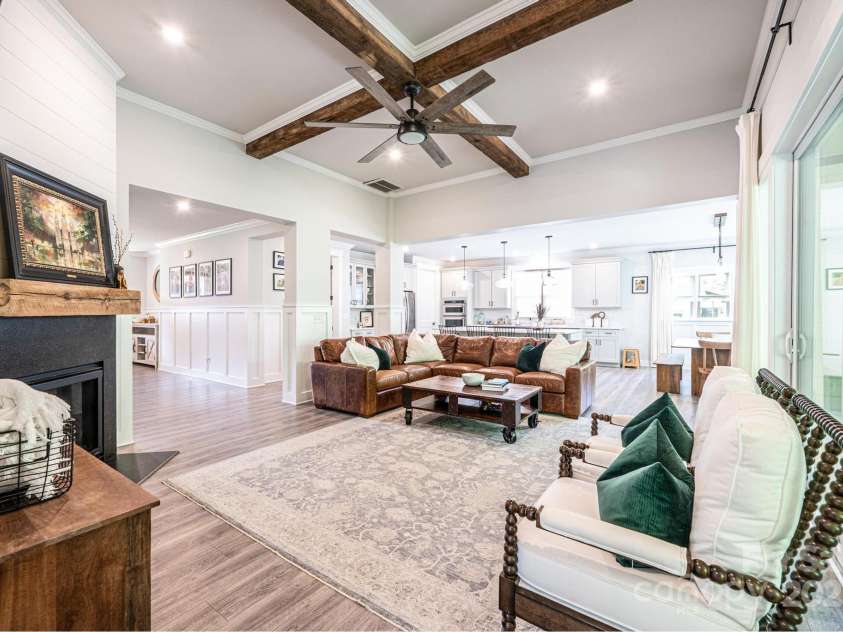 3741 9th Street Court, Hickory, NC 28601.  MLS# CAR4269157, YatesRealty ID 22331. 