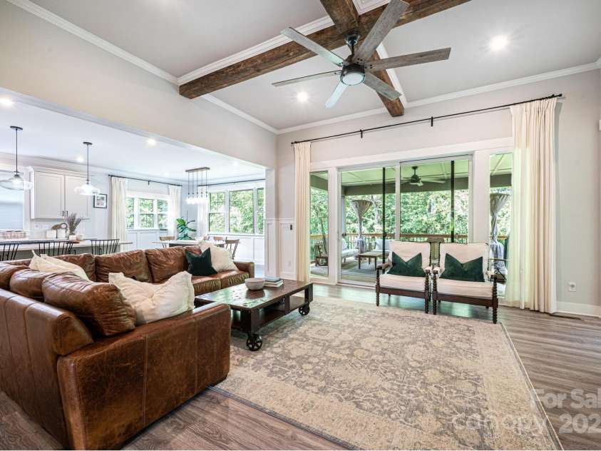 3741 9th Street Court, Hickory, NC 28601.  MLS# CAR4269157, YatesRealty ID 22331. 