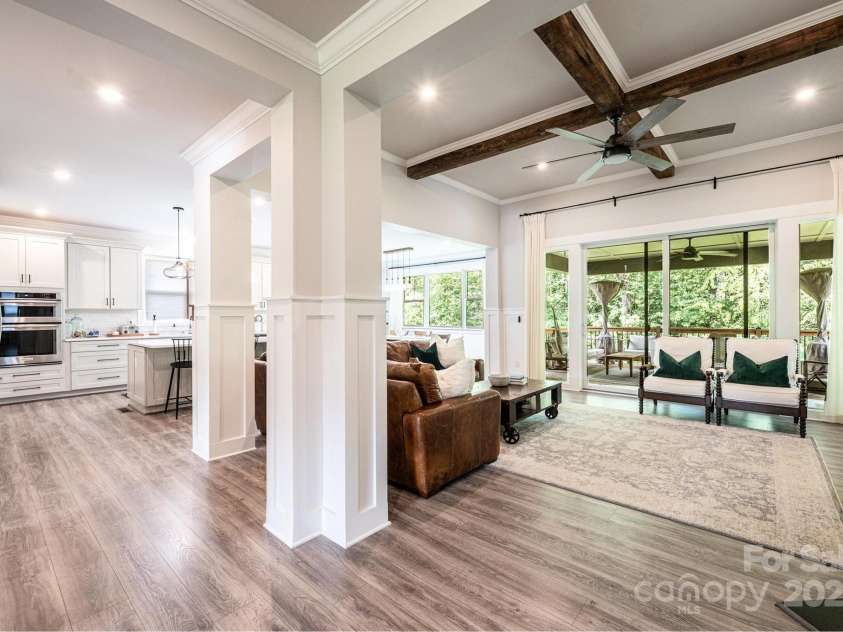 3741 9th Street Court, Hickory, NC 28601.  MLS# CAR4269157, YatesRealty ID 22331. 