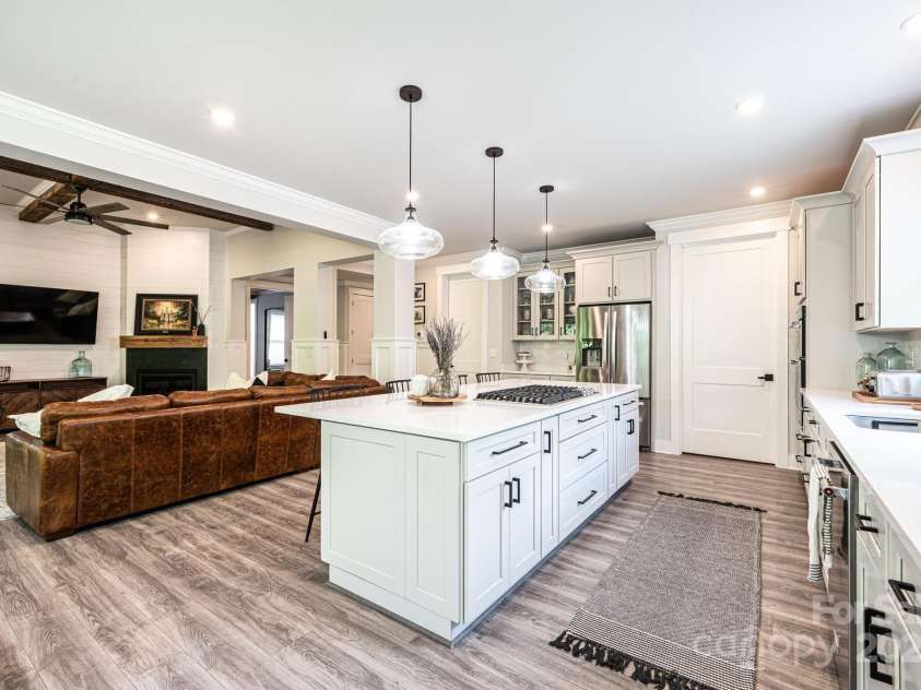 3741 9th Street Court, Hickory, NC 28601.  MLS# CAR4269157, YatesRealty ID 22331. 