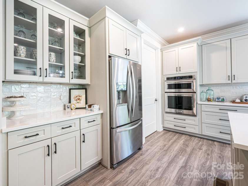 3741 9th Street Court, Hickory, NC 28601.  MLS# CAR4269157, YatesRealty ID 22331. 