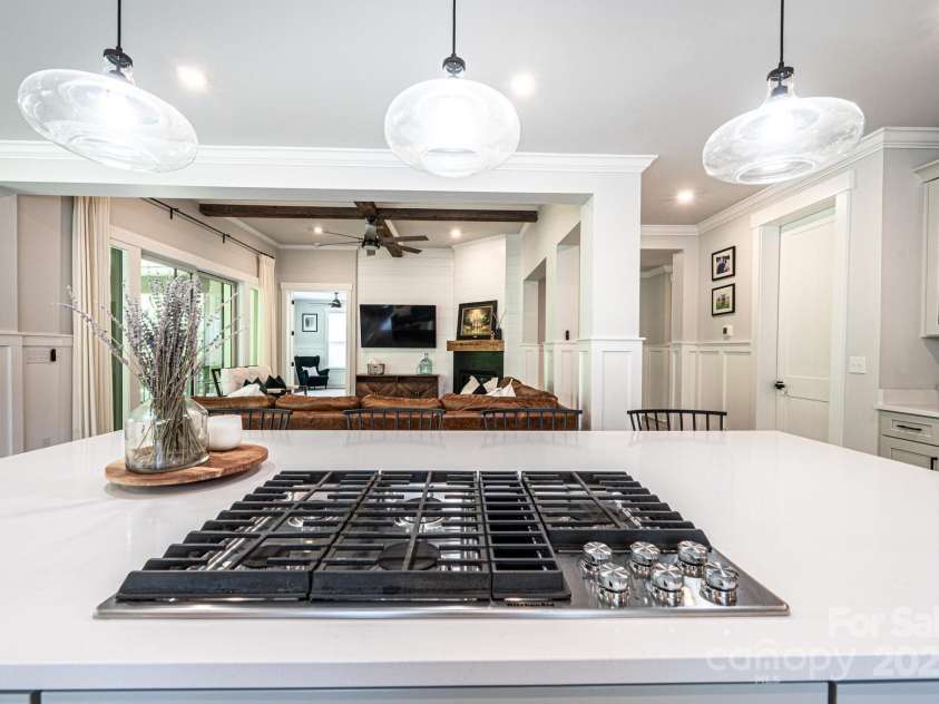 3741 9th Street Court, Hickory, NC 28601.  MLS# CAR4269157, YatesRealty ID 22331. 