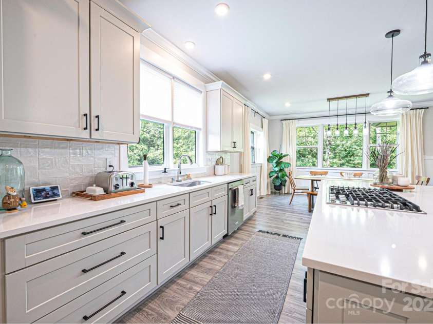 3741 9th Street Court, Hickory, NC 28601.  MLS# CAR4269157, YatesRealty ID 22331. 