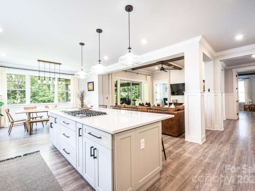 3741 9th Street Court, Hickory, NC 28601.  MLS# CAR4269157, YatesRealty ID 22331. 