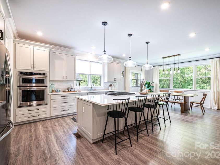 3741 9th Street Court, Hickory, NC 28601.  MLS# CAR4269157, YatesRealty ID 22331. 