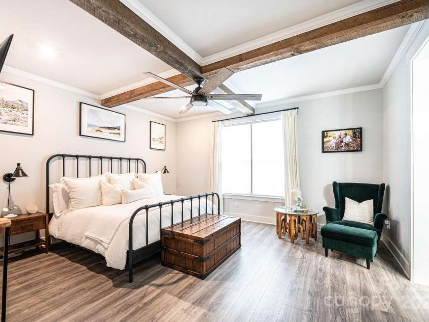 3741 9th Street Court, Hickory, NC 28601.  MLS# CAR4269157, YatesRealty ID 22331. 