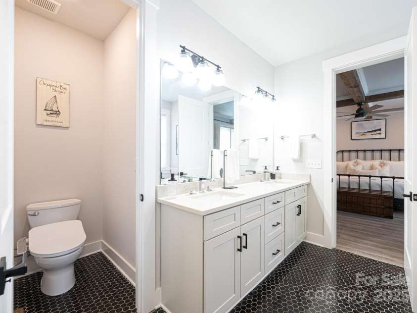 3741 9th Street Court, Hickory, NC 28601.  MLS# CAR4269157, YatesRealty ID 22331. 