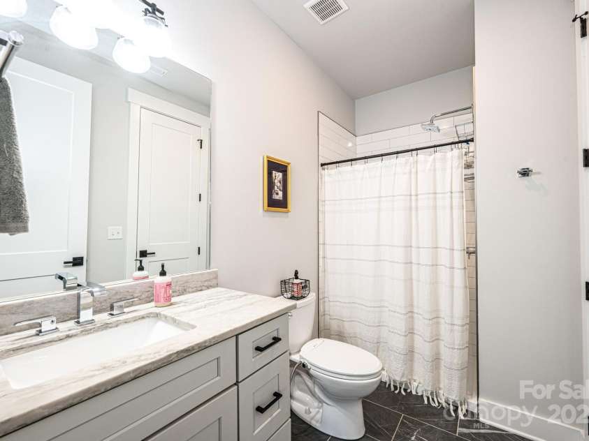 3741 9th Street Court, Hickory, NC 28601.  MLS# CAR4269157, YatesRealty ID 22331. 