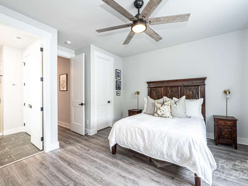 3741 9th Street Court, Hickory, NC 28601.  MLS# CAR4269157, YatesRealty ID 22331. 