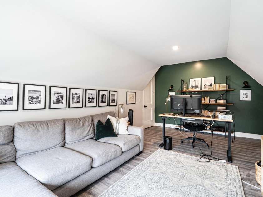 3741 9th Street Court, Hickory, NC 28601.  MLS# CAR4269157, YatesRealty ID 22331. 