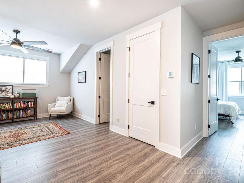 3741 9th Street Court, Hickory, NC 28601.  MLS# CAR4269157, YatesRealty ID 22331. 