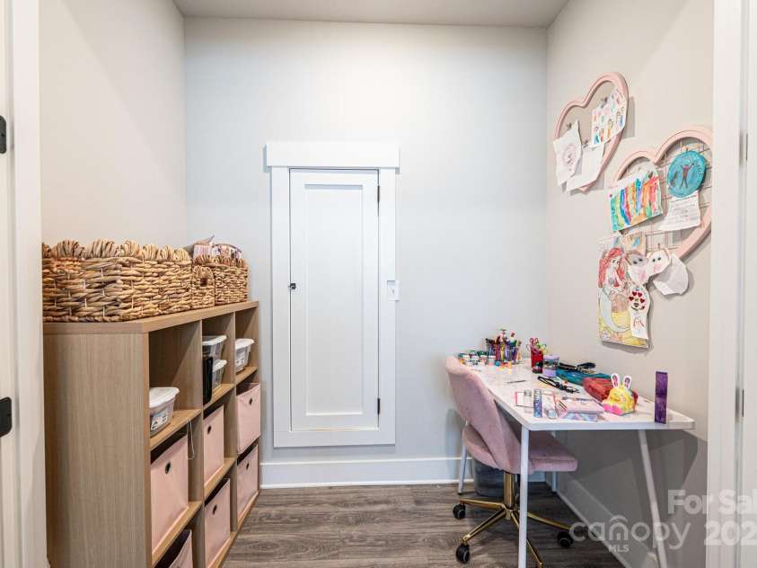 3741 9th Street Court, Hickory, NC 28601.  MLS# CAR4269157, YatesRealty ID 22331. 