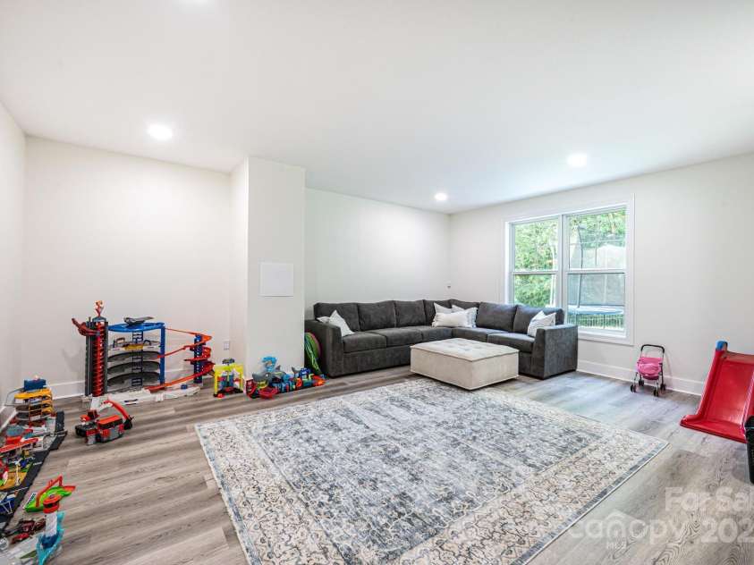 3741 9th Street Court, Hickory, NC 28601.  MLS# CAR4269157, YatesRealty ID 22331. 