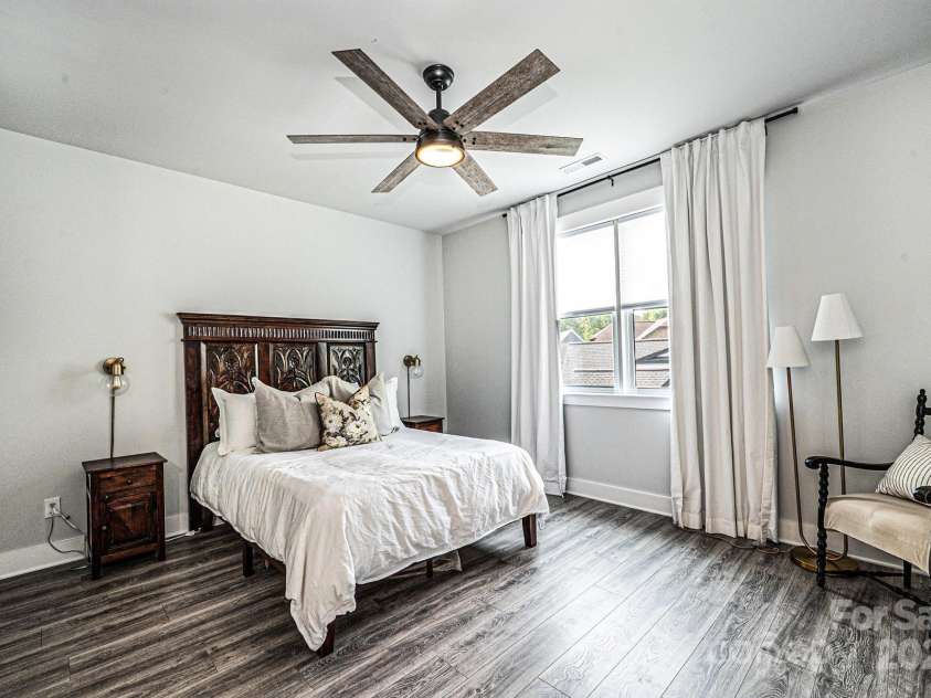 3741 9th Street Court, Hickory, NC 28601.  MLS# CAR4269157, YatesRealty ID 22331. 