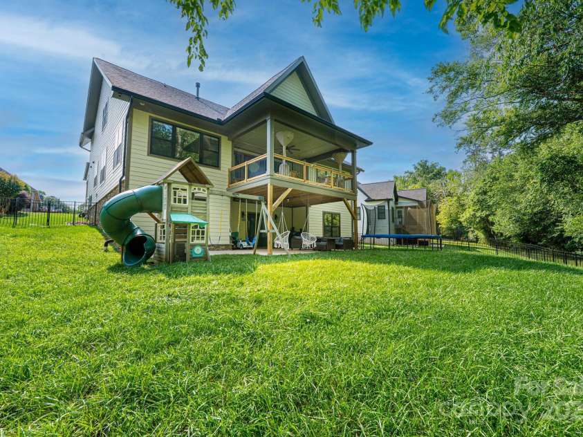 3741 9th Street Court, Hickory, NC 28601.  MLS# CAR4269157, YatesRealty ID 22331. 