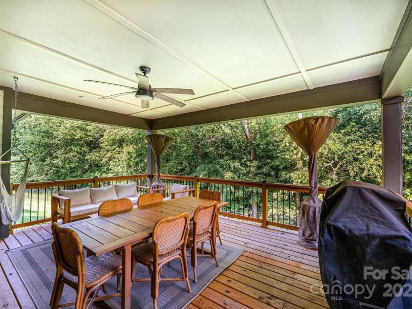 3741 9th Street Court, Hickory, NC 28601.  MLS# CAR4269157, YatesRealty ID 22331. 