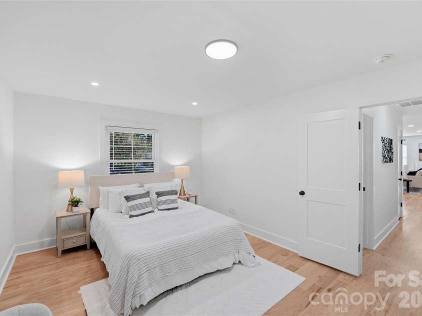 4314 Ivanhoe Place, Charlotte, NC 28205.  MLS# CAR4379977, YatesRealty ID 22333. 