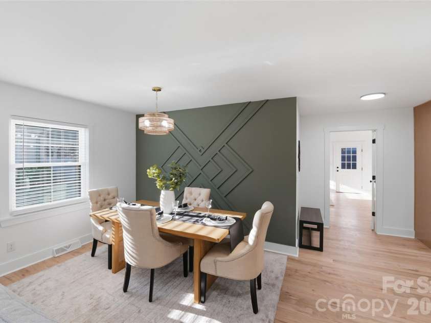 4314 Ivanhoe Place, Charlotte, NC 28205.  MLS# CAR4379977, YatesRealty ID 22333. 
