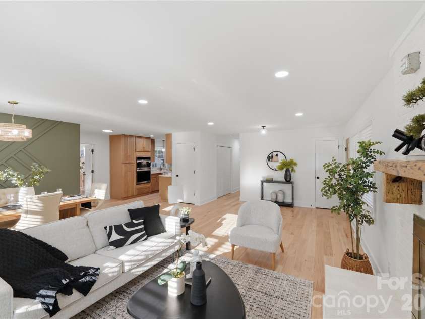 4314 Ivanhoe Place, Charlotte, NC 28205.  MLS# CAR4379977, YatesRealty ID 22333. 