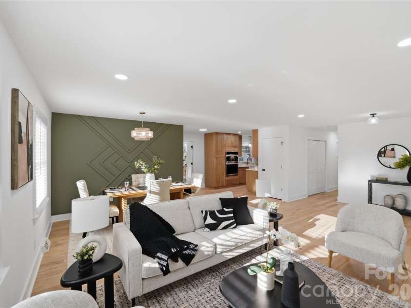4314 Ivanhoe Place, Charlotte, NC 28205.  MLS# CAR4379977, YatesRealty ID 22333. 