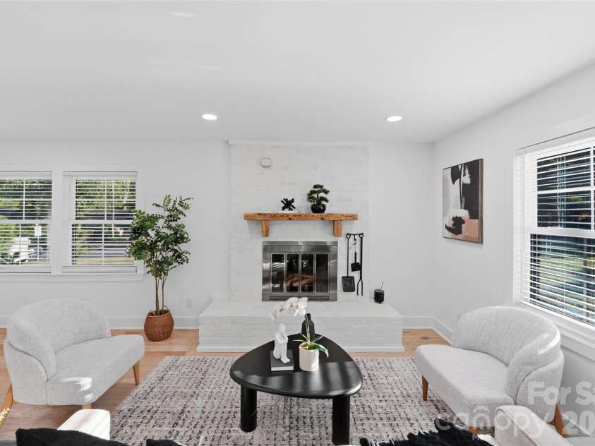 4314 Ivanhoe Place, Charlotte, NC 28205.  MLS# CAR4379977, YatesRealty ID 22333. 