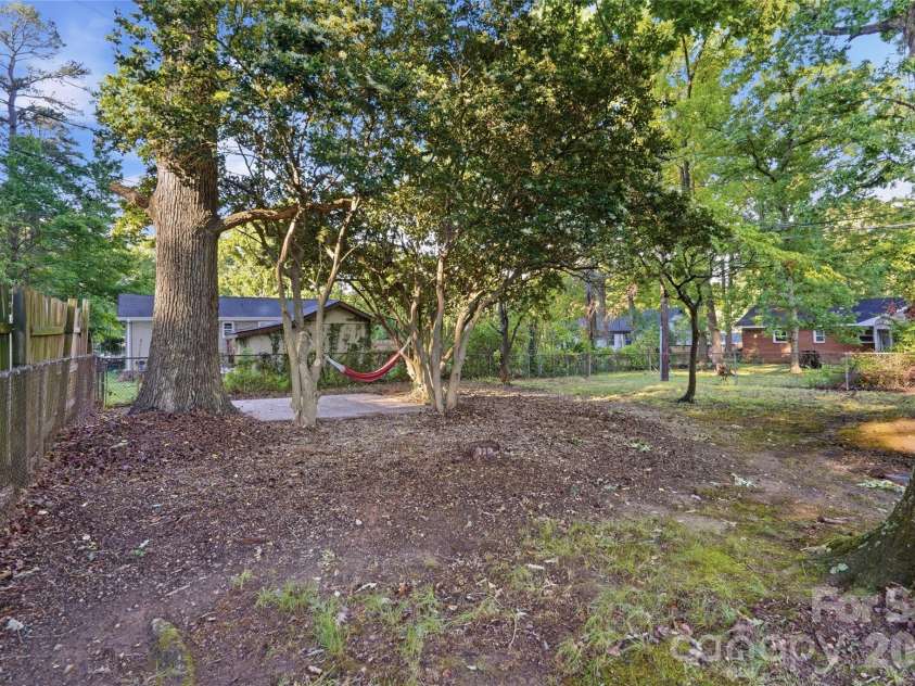 4314 Ivanhoe Place, Charlotte, NC 28205.  MLS# CAR4379977, YatesRealty ID 22333. 