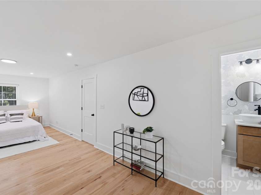 4314 Ivanhoe Place, Charlotte, NC 28205.  MLS# CAR4379977, YatesRealty ID 22333. Bedroom 2 with a half bath