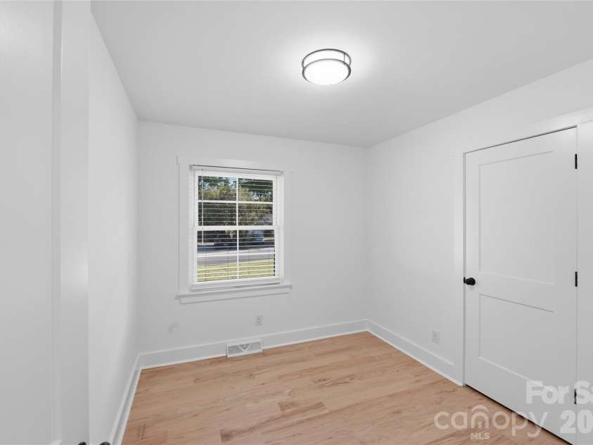 4314 Ivanhoe Place, Charlotte, NC 28205.  MLS# CAR4379977, YatesRealty ID 22333. Bedroom 3
