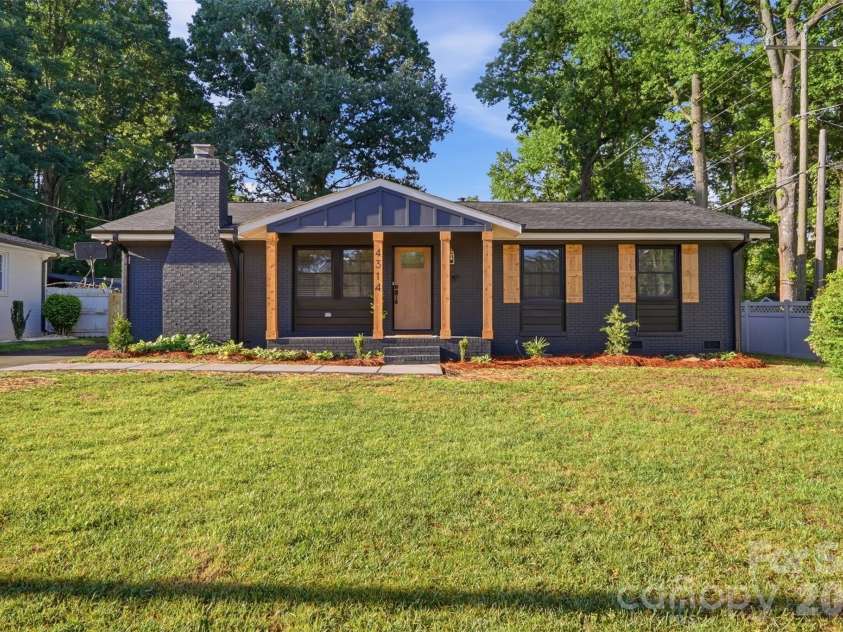 4314 Ivanhoe Place, Charlotte, NC 28205.  MLS# CAR4379977, YatesRealty ID 22333. Front elevation.