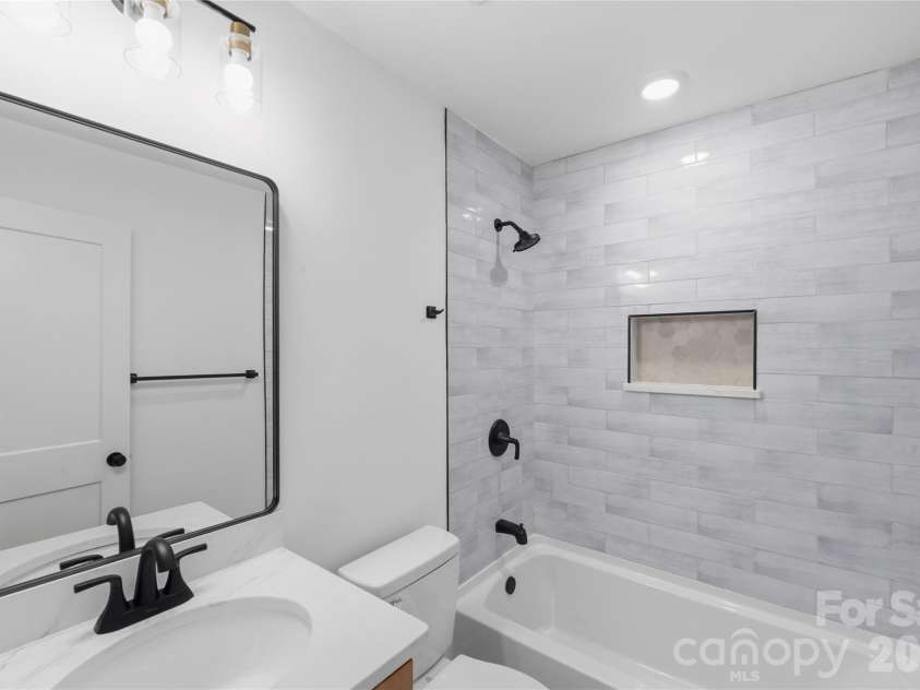 4314 Ivanhoe Place, Charlotte, NC 28205.  MLS# CAR4379977, YatesRealty ID 22333. Secondary full bathroom