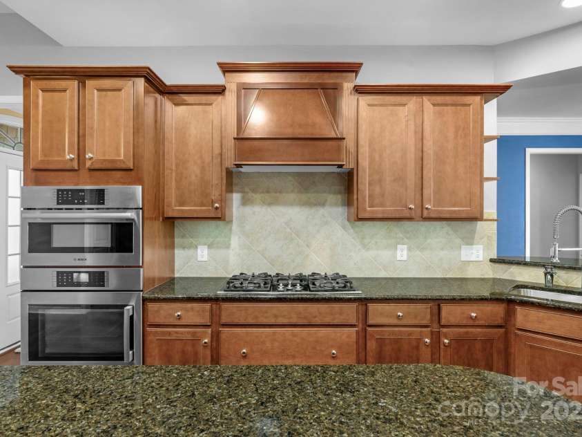 2106 Yellowstone Drive, Fort Mill, SC 29707.  MLS# CAR4252952, YatesRealty ID 22335. Bosch Appliances