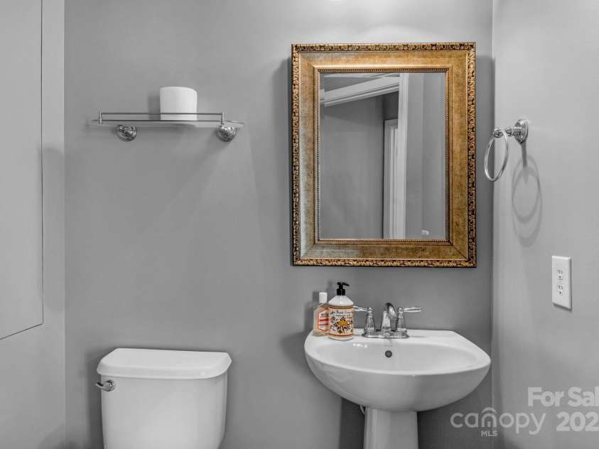 2106 Yellowstone Drive, Fort Mill, SC 29707.  MLS# CAR4252952, YatesRealty ID 22335. Half Bath