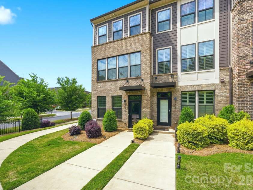 804 Broad River Lane, Charlotte, NC 28211.  MLS# CAR4382198, YatesRealty ID 22335. 