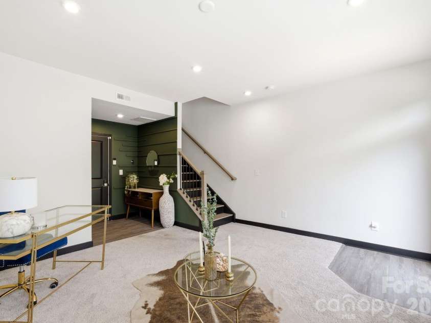 804 Broad River Lane, Charlotte, NC 28211.  MLS# CAR4382198, YatesRealty ID 22335. 