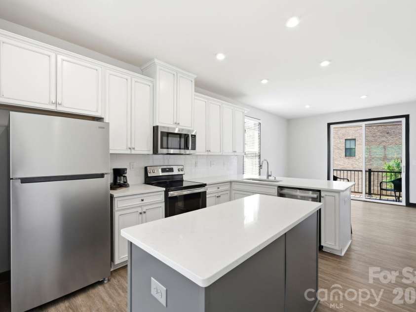 804 Broad River Lane, Charlotte, NC 28211.  MLS# CAR4382198, YatesRealty ID 22335. 