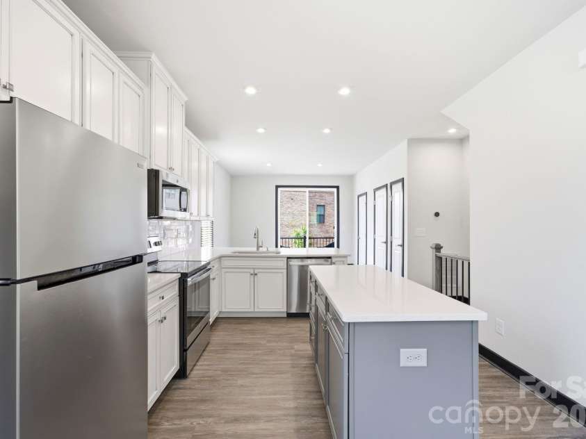 804 Broad River Lane, Charlotte, NC 28211.  MLS# CAR4382198, YatesRealty ID 22335. 