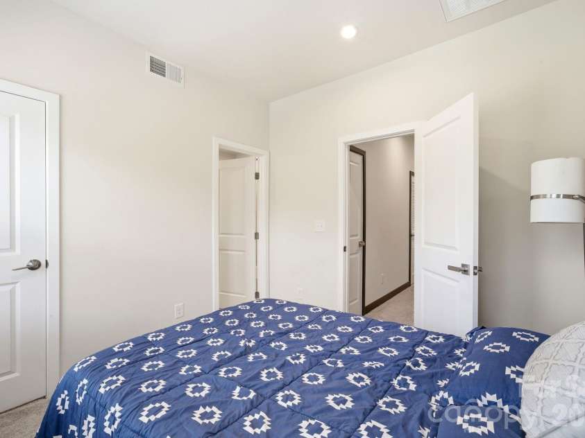 804 Broad River Lane, Charlotte, NC 28211.  MLS# CAR4382198, YatesRealty ID 22335. 