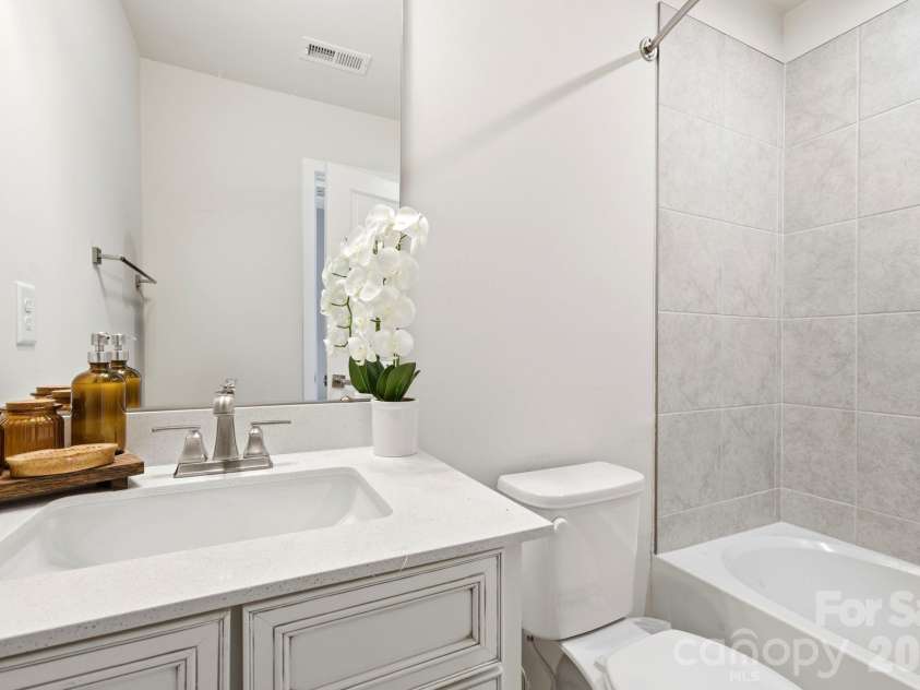 804 Broad River Lane, Charlotte, NC 28211.  MLS# CAR4382198, YatesRealty ID 22335. 