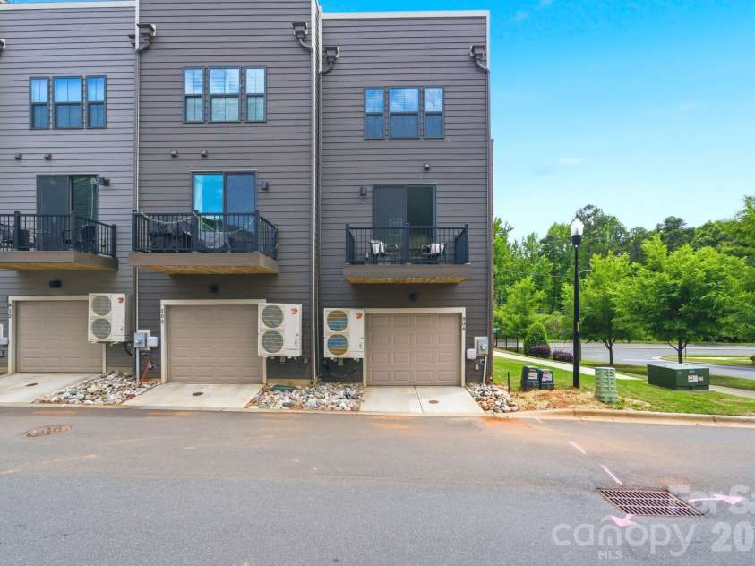 804 Broad River Lane, Charlotte, NC 28211.  MLS# CAR4382198, YatesRealty ID 22335. 